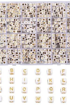 Boite de 934 perles carrées en plastique- lettres alphabet - dorées et blanches Meilleur Choix