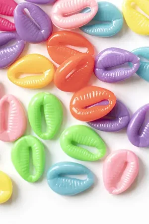 50 perles coquillages cauri en plastique - multicolore Retour Gratuit