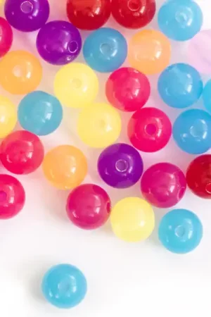 Petit Prix 100 perles en plastiques rondes - transclucides multicolores - 8 mm