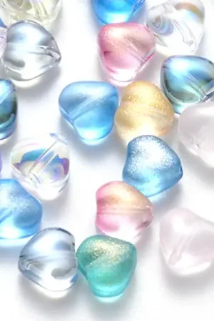 Promotion 20 perles en verre - petits coeurs couleur variées - 6 mm