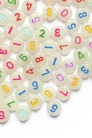 200 perles rondes en plastique - chiffres et numéros - phosphorescent et multicolore - 7 mm Vente Flash