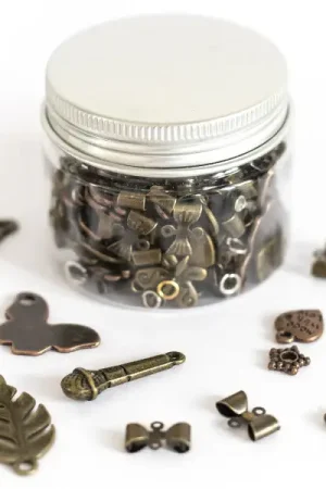 Pot de 80 grammes - mix de breloques cuivre et bronze Vente Directe