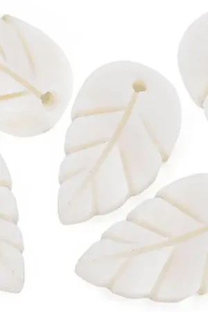 Prix Promo Lot de 5 pendentifs feuille en coquillage nacré - 22 x 12 mm