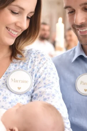 2 Badges Parrain et Marraine Baptême bleu blanc or Vente Directe