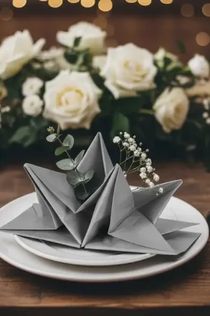 Soldes Serviette pré pliée en papier Argent x 12 pièces
