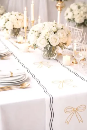 Promotion Saisonnière Chemin de Table Black & White Tissu Blanc, Noir et Or 28cmx5m