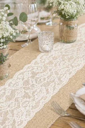 Chemin de table mariage jute et dentelle Offre Du Jour