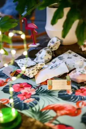 Prix Bas Chemin de table Satin Flamant rose