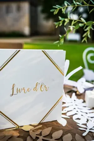 Livre d'or Blanc Dorure 21x20cm Satisfait Ou Remboursé