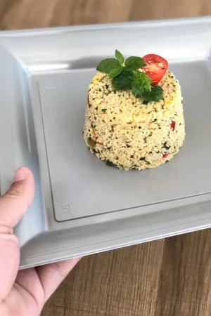 Assiette carrée en carton Grise 23cm x 20 pièces Réduction
