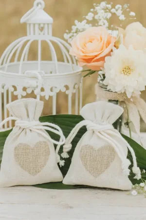 Meilleur Prix Sac a dragees pas cher en lin et jute avec coeur x 5 pièces