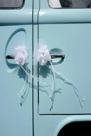 Bouquets de rotin avec roses blanches 25cm Jusqu'à Épuisement Des Stocks