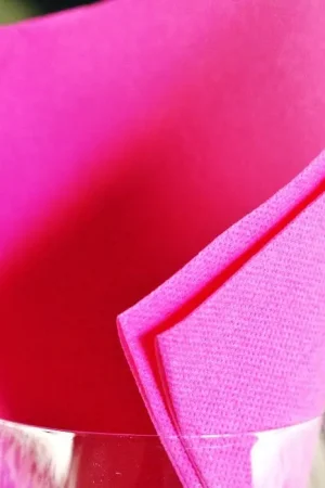 Dernière Chance Serviette mariage Airlaid Fuchsia 40x40 x 24 pièces