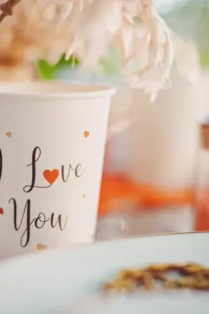 Gobelet en carton I love you x 8 pièces Offre Exclusive