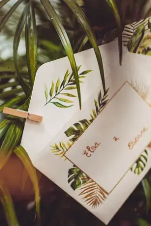 Bon Plan 10 Invitations avec enveloppe Tropical