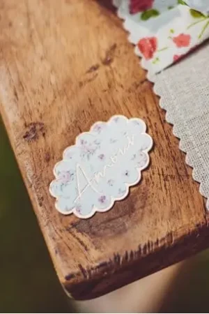 100 Confettis theme mariage La Vie est Belle Super Prix