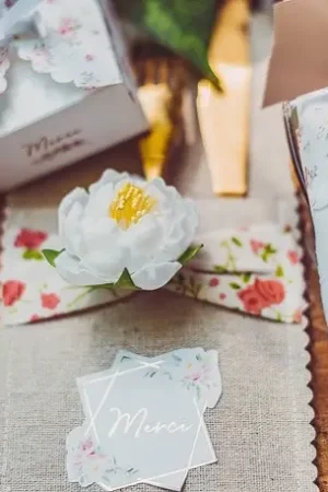 Achat Immédiat 6 Pivoines blanches en mousse