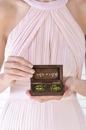 Boite mariage Mr Mrs en bois pour Alliances Remise