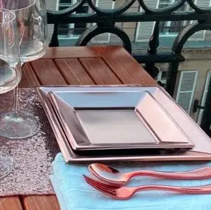 Petite assiette en plastique carrée Rose Gold chrome 18cm x 8 pièces Seulement Aujourd'hui