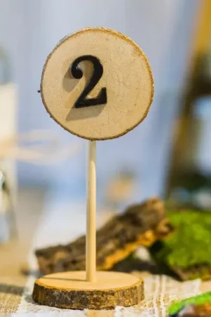 10 marque tables rondins de bois avec chiffre Commander Vite