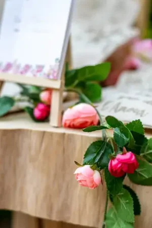 Guirlande de rose pierre ronsard et feuilles vertes Nouvel Arrivage