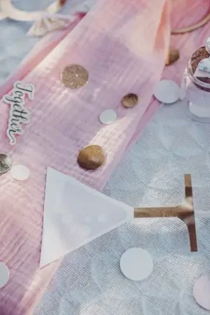 Offre Spéciale Confettis de table girly rose et blanc
