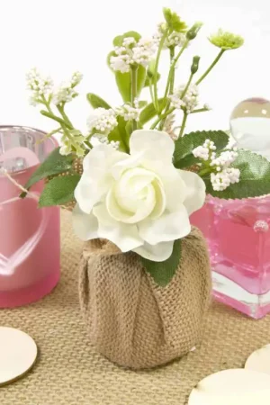 Composition rose fleurettes et feuillage dans pot jute Commander Vite