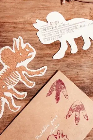4 Invitations Dinosaure avec enveloppe Offre Exclusive
