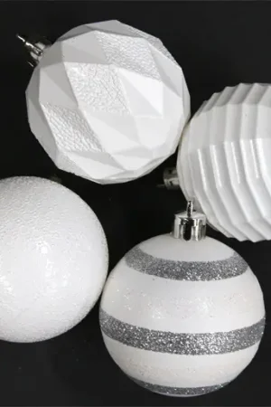 Nouveauté 16 Boules de noel luxe Blanches 6cm