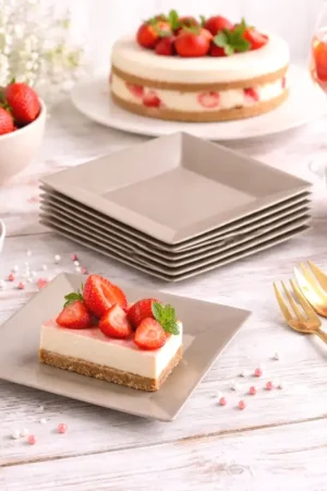 Petite assiette carrée en carton Taupe 18cm x 10 pièces Offre Exclusive
