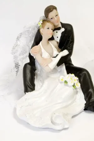 Couple de mariés enlacés Meilleure Vente