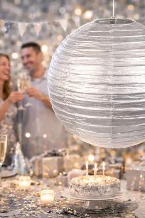 Dernier Modèle Boule en papier lampion métallisée Argent 50 cm