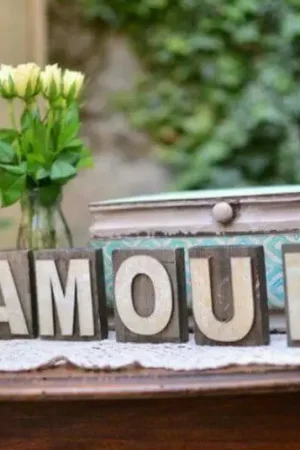 Centre de Table Mot Amour en Bois Prix Réduit
