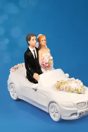 Nouveauté Figurine des mariés dans voiture