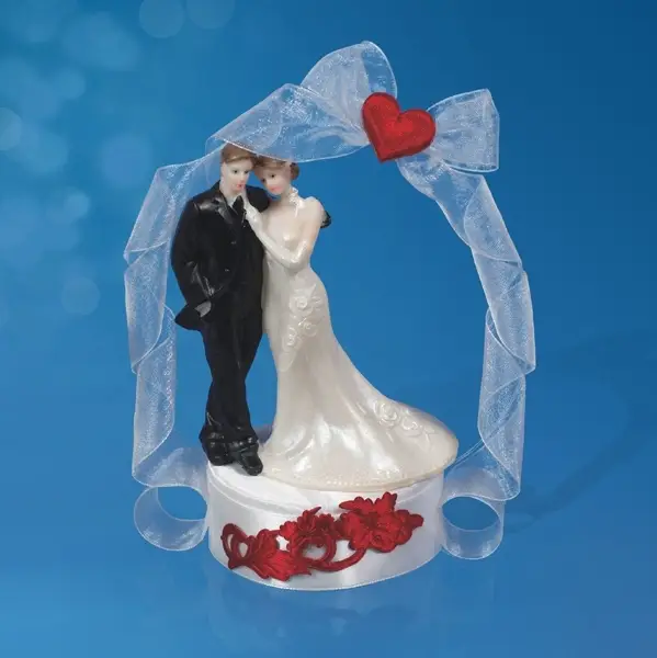 Couple de mariés sous arche avec coeur Rouge Produit De Marque