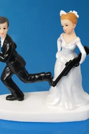 Pas Cher Figurine de Mariage de La Mariée avec Carabine