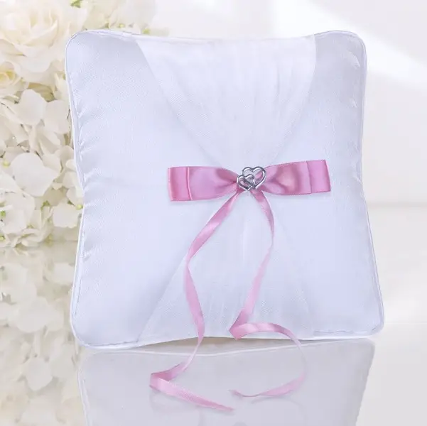 Vente Flash Coussin porte alliance en tissu satin avec double coeur