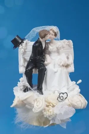 Vente Directe Figurine Mariage des Mariés qui S'embrassent