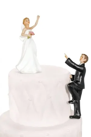 Figurine Mariage du Marié qui Escalade Bon Marché