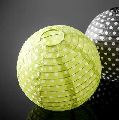 Offre Exclusive Boule en papier lampion Vert anis a pois blanc 20 cm x 2 pièces