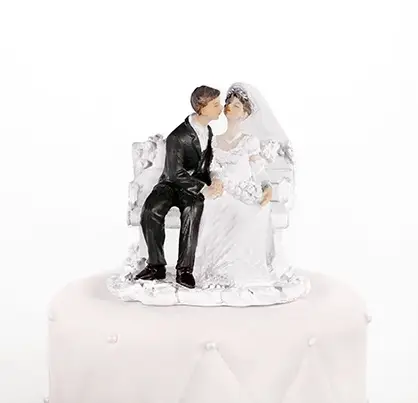 Promotion Figurine Couple de Mariés sur Banc