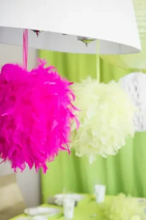 Boule Plume Fuchsia 10 cm Réduction