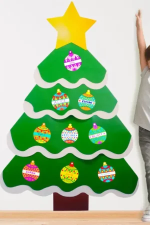 Kit sapin de Noël géant + 32 formes à colorier Retour Gratuit