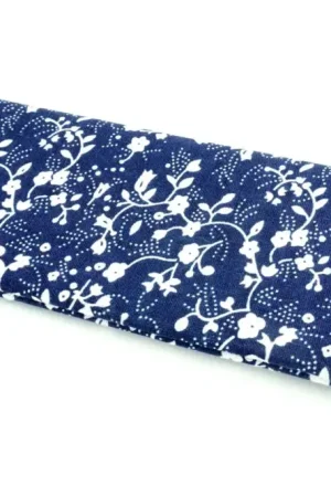 Retour Gratuit Coupon de tissu bleu imprimé fleurs blanches - 43 x 53 cm